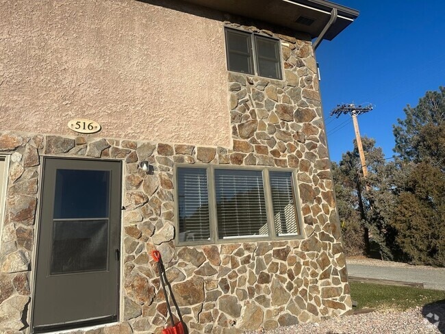 Building Photo - Two Bedroom, One and half bath townhome cl...