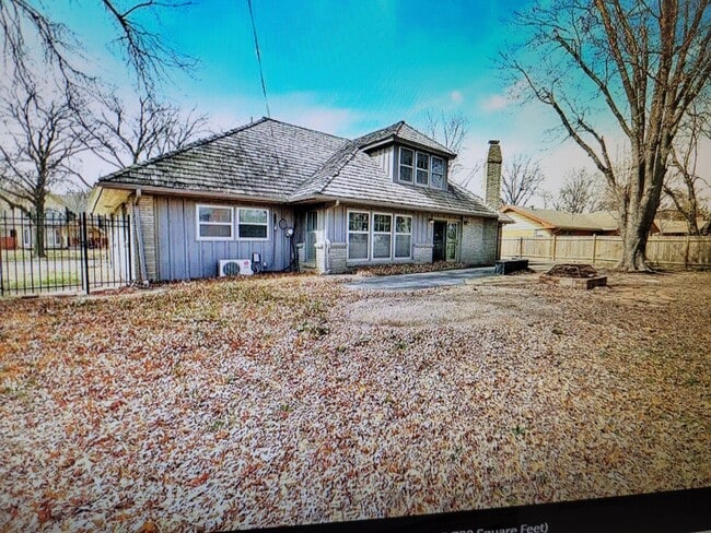 Photo - 3 Bed  2 1/2 Bath