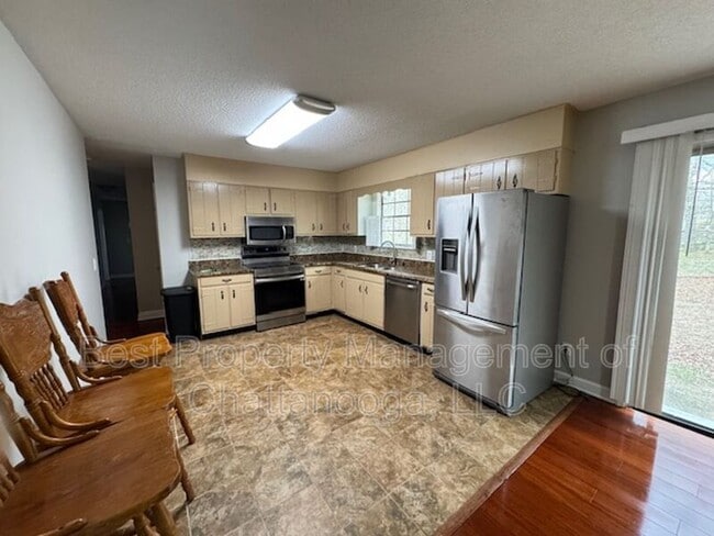 Photo - 1300 Highcrest Dr