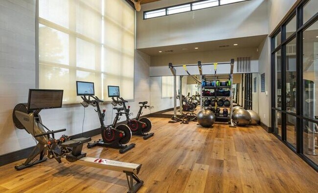 Photo - 8440 Creekside Green Dr Unidad b1