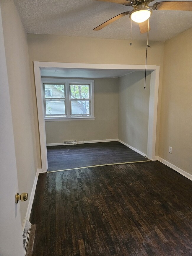 Photo - 8022 S Manistee Ave