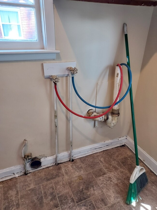 Photo - 6105 Oakdale Ln