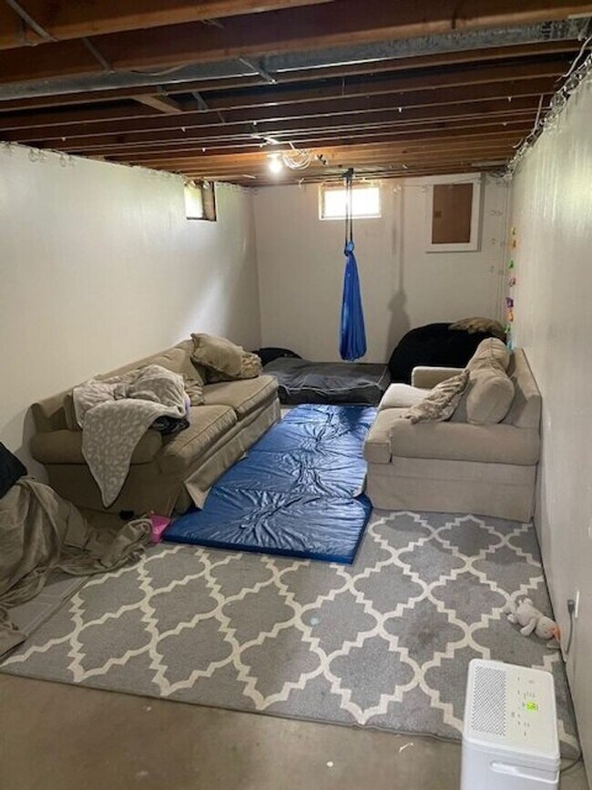 Photo - 3 BR, 1 bath, fenced in back yard