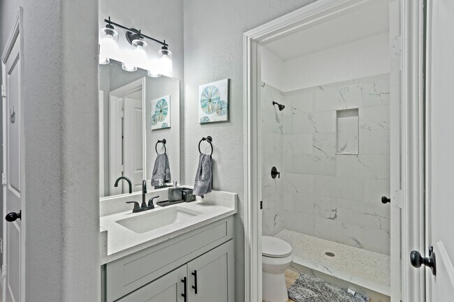 Photo - 5607 Bacher St