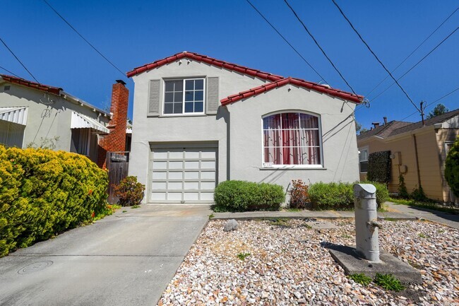 Building Photo - Single Family Home