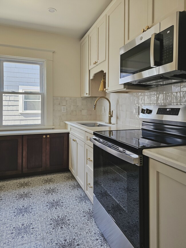 Photo - 148 Nassau Ave Unit Lower