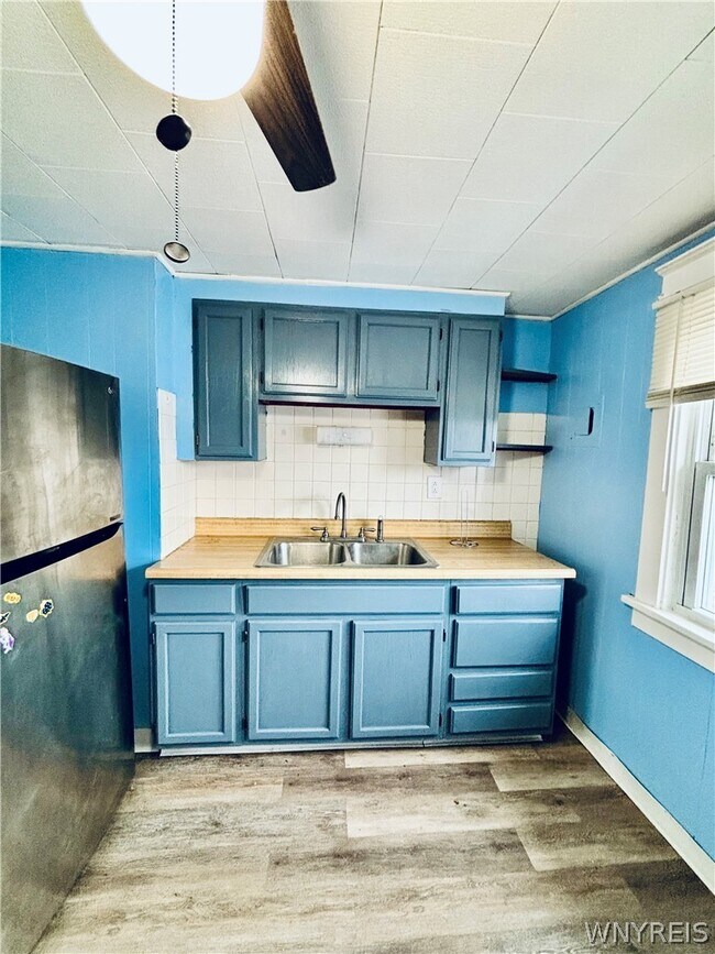 Photo - 354 Shepard Ave