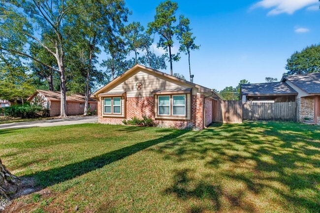 Building Photo - 2103 Woodway Dr