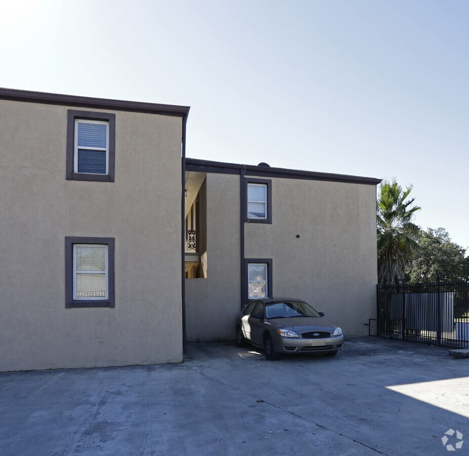 Photo - 2300 N Broad St