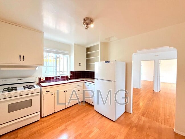 Photo - 637 Rose Ave