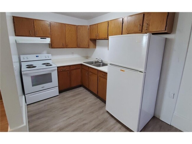 Photo - 215 Linden Ave W