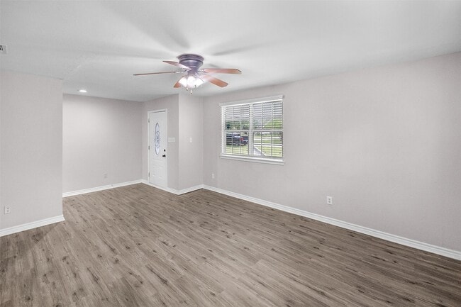 Photo - 16766 Lake Cir