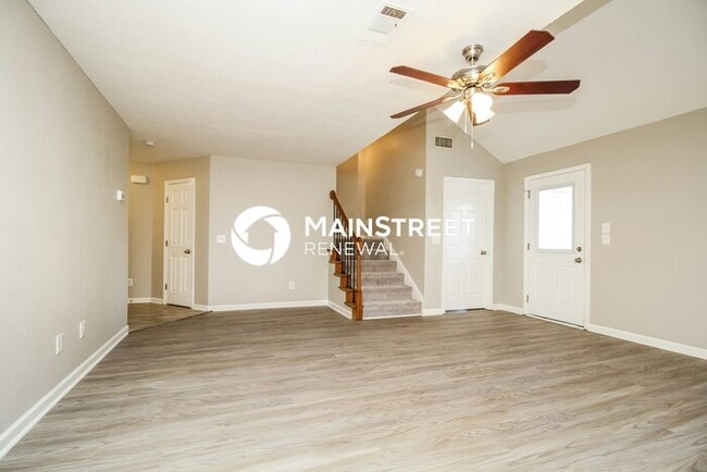 Photo - 3 Bedroom Pet-Friendly Home in La Vergne, TN with Main Street Renewal