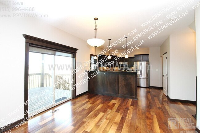Photo - OVER 2000 SQ FT!!   5 Bedroom, 3.5 Bath Ho...
