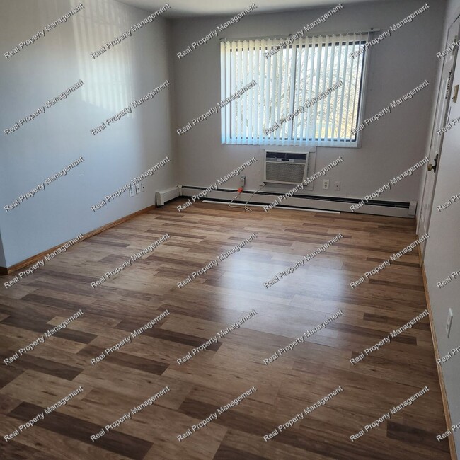 Photo - Clean 2 Bedroom 1 Bath Unit