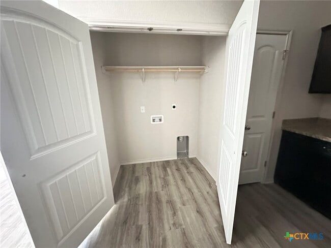 Building Photo - 2424 FM 1113 Unit B