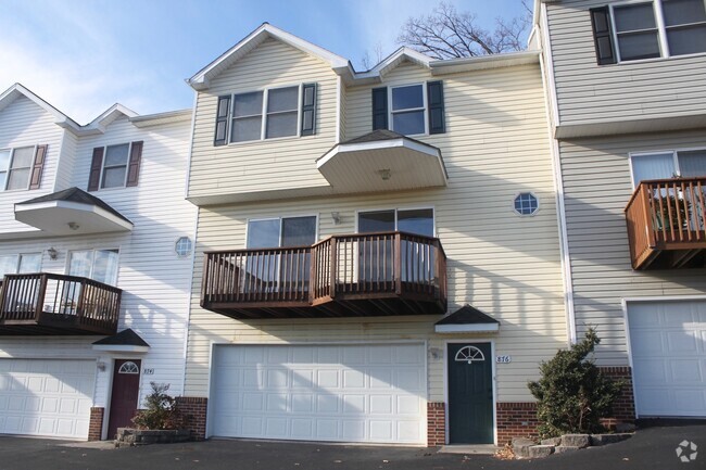 Building Photo - 876 Camelot Ln Rental