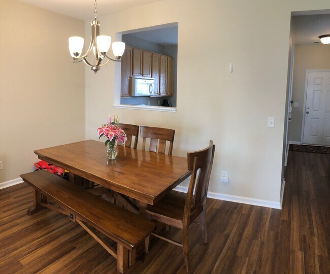 Photo - 121 Watertree Ln