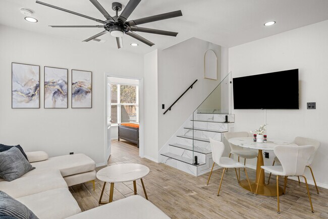 Photo - 3518 Dennis St Unidad SI ID1387517P