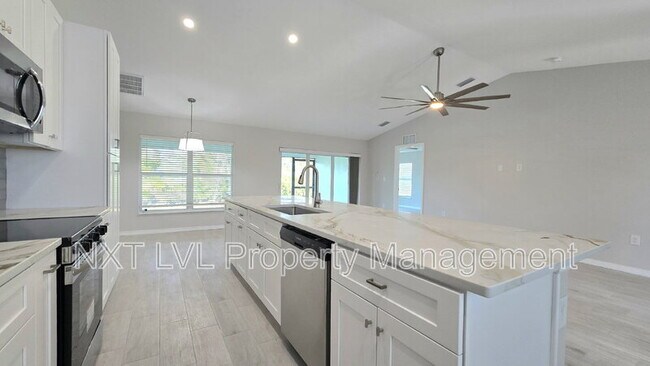 Photo - 423 NE 31st St