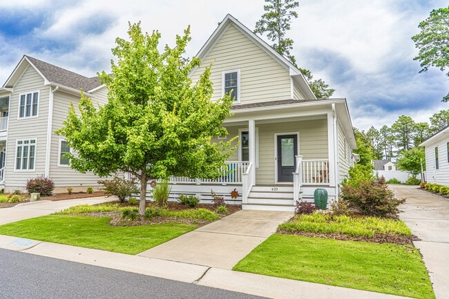 Photo - 420 Manning Square