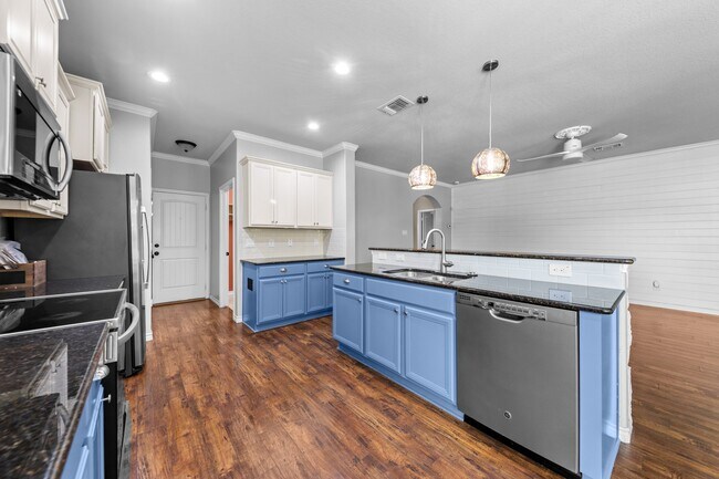 Photo - 5705 Fenton Ln