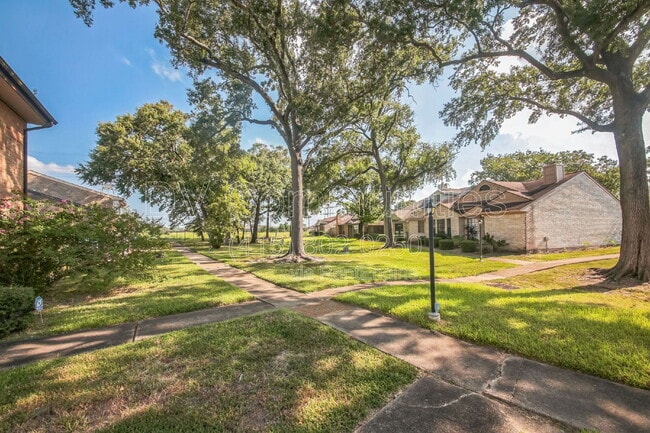 Photo - 4802 Oak Hollow St