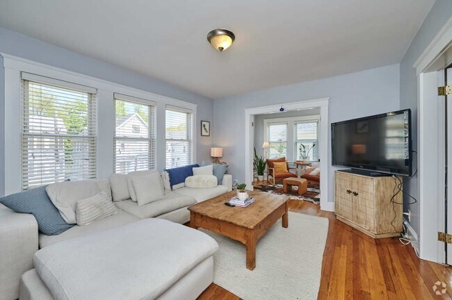 Building Photo - 16 Alicia Rd Unit 2 Rental