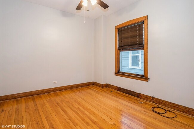 Photo - 3535 W School St Unidad 2