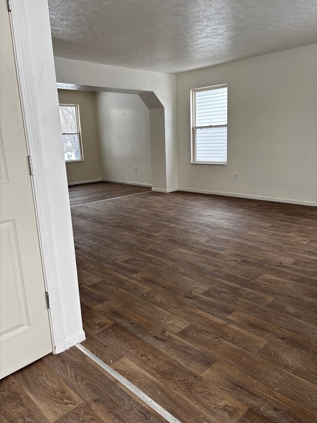 Building Photo - 57 W Warren Ave