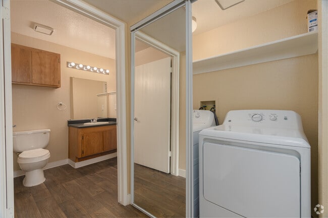 1BR, 1BA - 750SF - Laundry