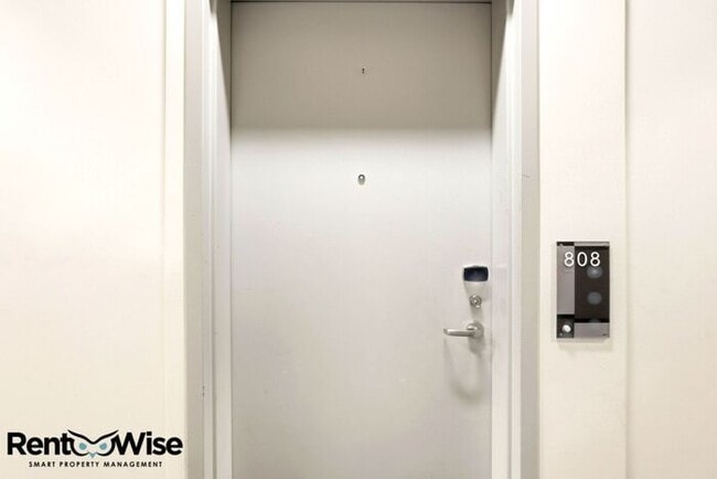 Photo - 1075 Market St