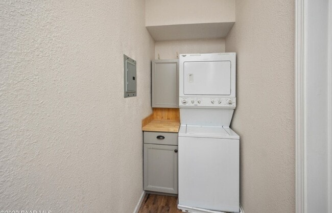 704 Hermosa Dr Unit B