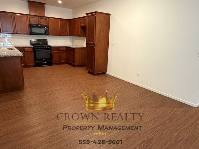 Photo - 582 N 4th St