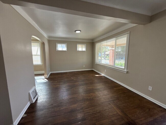 Photo - Freshly Renovated 5-Bedroom Home – Quality...