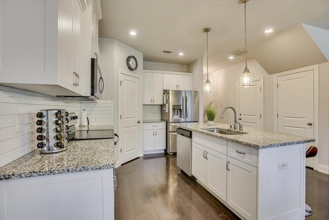 Photo - 685 Red Cedar Ct