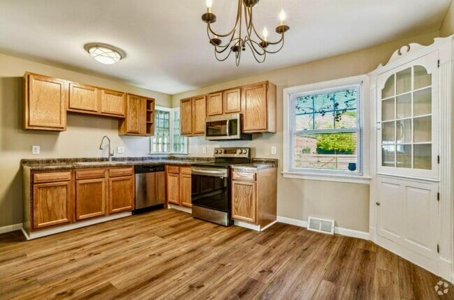 Building Photo - 4 Bedroom 3 Full Bathroom Home for Rent in...