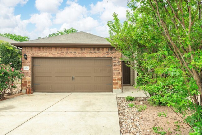 Building Photo - AVAILABLE NOW! Nice 3 Bedroom Duplex locat... Rental