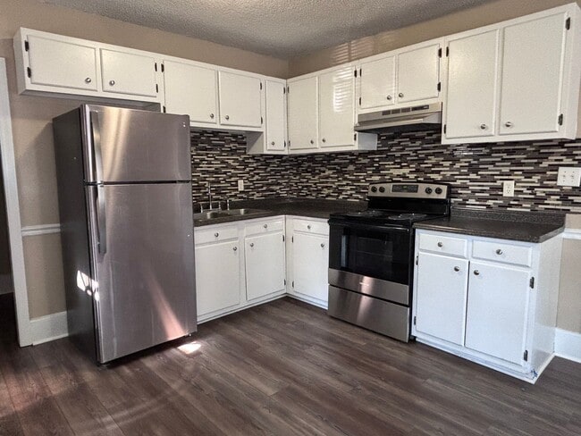 Photo - 3-bedroom Close to South Elm Street