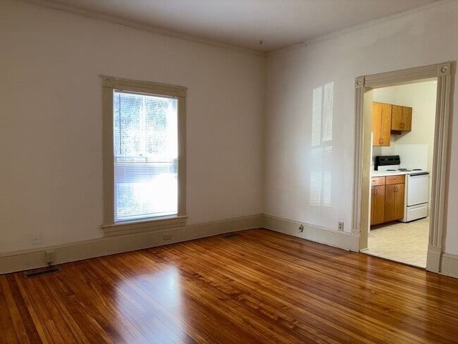 Photo - 1 Bedroom, 1 Bathroom Unit in Greensboro!