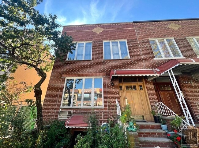 Photo - 62 STREET Unit 1R