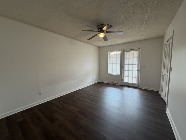 Photo - 112 Kimeran Ln