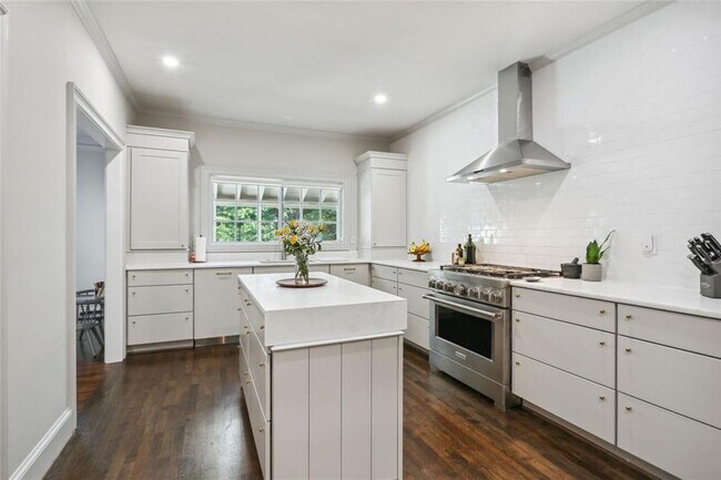 Photo - 5684 River Oaks Pl NW