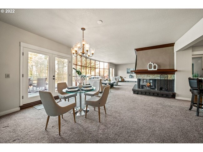 Photo - 5 bedroom 4 Bathroom Spectacular Townhome ~ Parking, A/C and More!