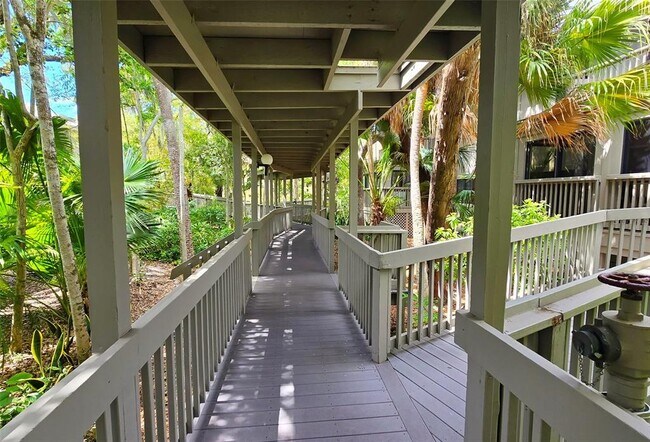 1335 Landings Dr