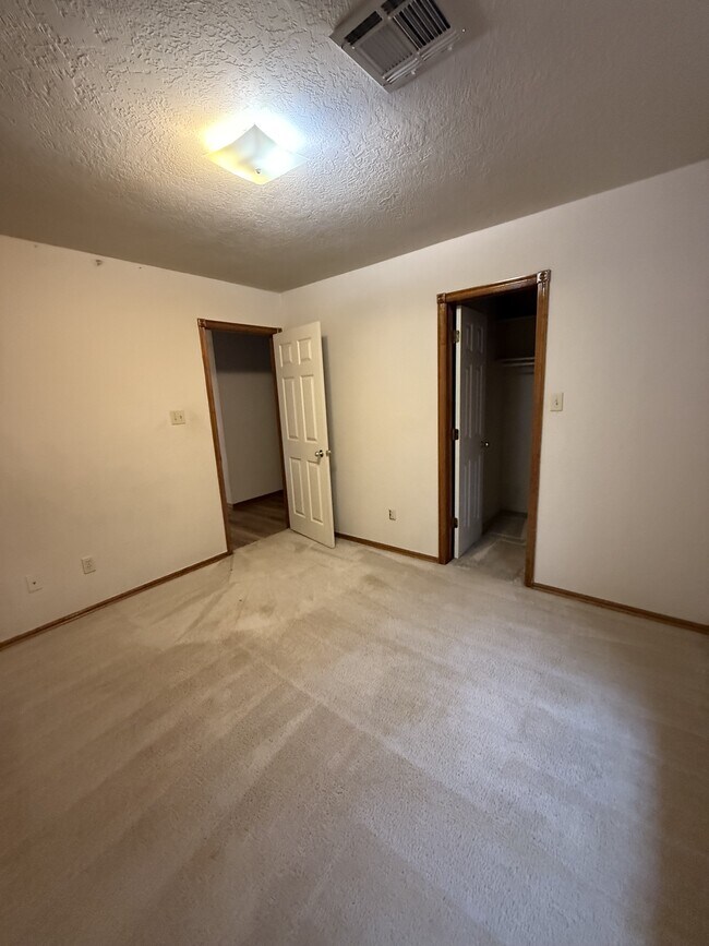 Photo - 6914 NW Surreywood Pl