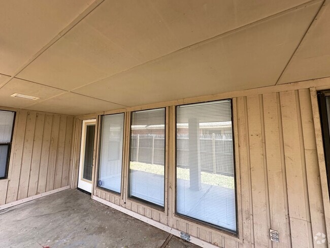 Building Photo - For Rent: Spacious 3 Bed, 2 Bath Duplex in... Rental