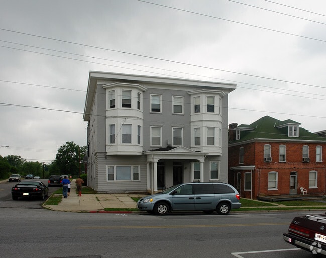 Building Photo - 331-333 Summit Ave