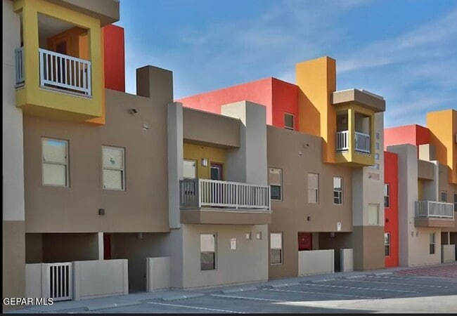 Building Photo - 410 Thorn Ave Unit 23