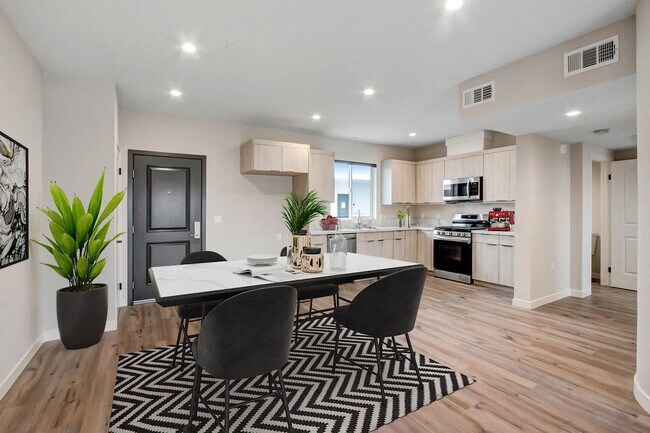 Photo - 5501 Laurel Canyon Blvd